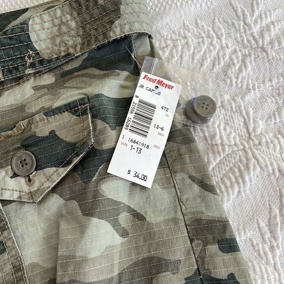 PLUGG • womens juniors size 9 camo capris - new with tags - Picture 2 of 4